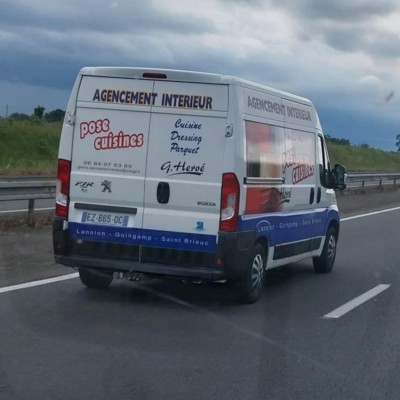 HERVE Gérard Pose Cuisines sur Obat Travaux