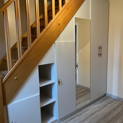 Dressing sous escalier 1