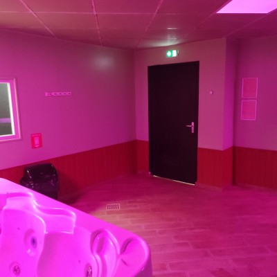 décoration intérieur, pars des panneaux muraux dans un jacuzzi. 2