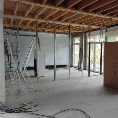 réalisations des cloisons divers locaux, et des sanitaires. 3