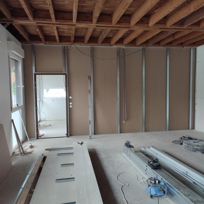 réalisations des cloisons divers locaux, et des sanitaires. 4