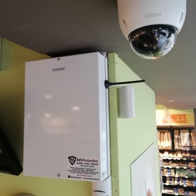 Installation alarme anti-intrusion VANDERBILT et vidéoprotection DAHUA dans un commerce 3