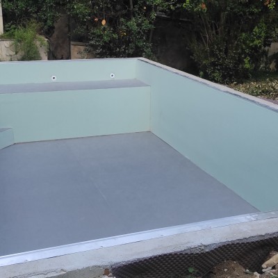 Piscine maçonnée 8x4 - Membrane armée et local technique 4