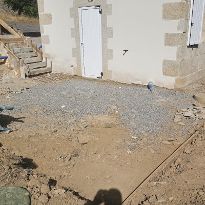 Création terrasse avec escaliers et murs de soutènement 1