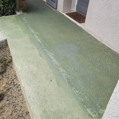 Création d'une allée et terrasse en travertin 4