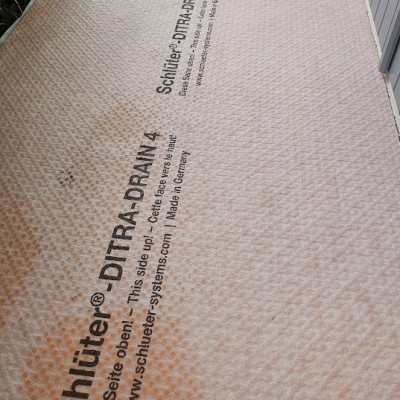 Création d'une allée et terrasse en travertin 5