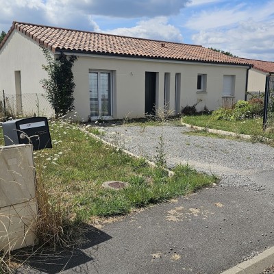 Travaux de maçonnerie seuil pose piliers et clôture 2