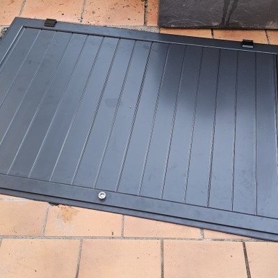 Pose volets battants et trappe de visite en aluminium 4