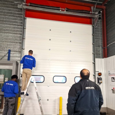 Dernière réalisation METAL 2000 Lyon - Villeurbanne - Vénissieux - Installation, dépannage rideaux métalliques et réparation porte garage (69)