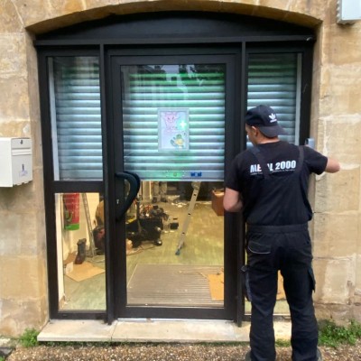 Dernière réalisation METAL 2000 Lyon - Villeurbanne - Vénissieux - Installation, dépannage rideaux métalliques et réparation porte garage (69)