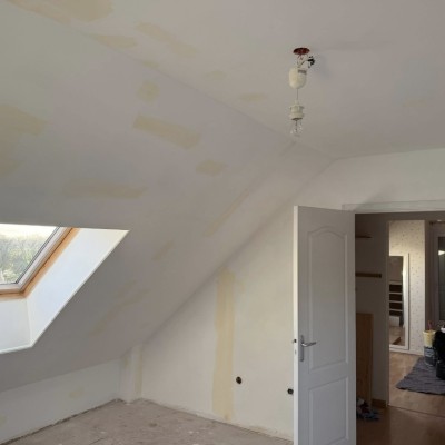 Agrandissement d’une chambre et création d’une tête de lit , rénovation mur et  plafond revêtement du sol 5