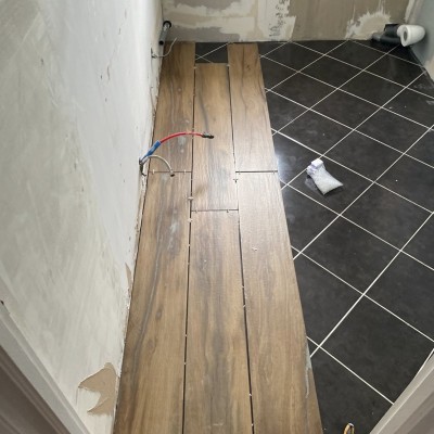 Revêtement d’une salle de bain mur /sol et  pose de douche 1