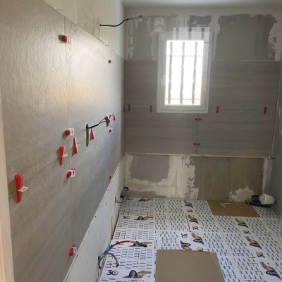 Revêtement d’une salle de bain mur /sol et  pose de douche 4