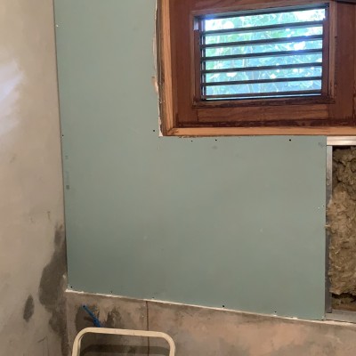 Pose de plaque de plâtre sur mur bois 3