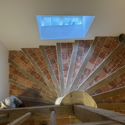 Escalier en tomette et nez de marche en chêne 5