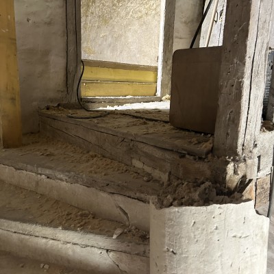 Escalier en tomette et nez de marche en chêne 3