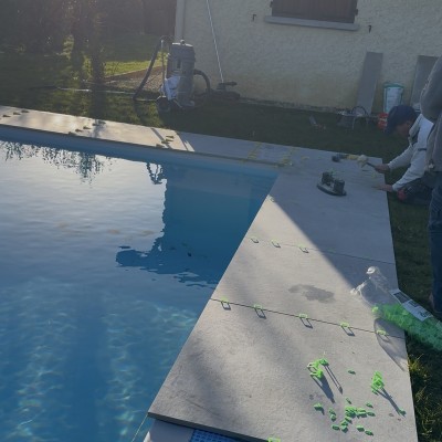 Pose de carrelage en terrasse et margelle de piscine 4