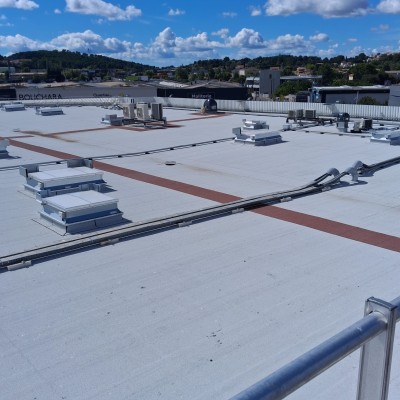 Réféction toiture d'un centre commercial AVANT CAP 8000 m² 3