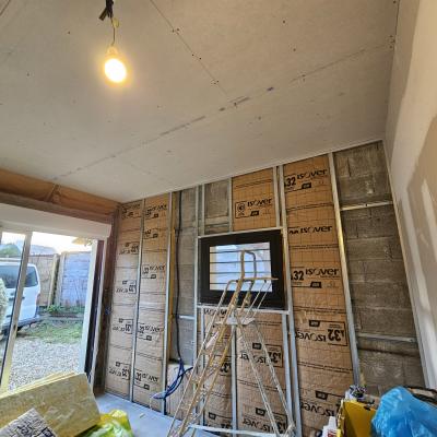 transformation d'un garage en chambre RDC : étape 1 (isolation, électricité placage bandes ) 3