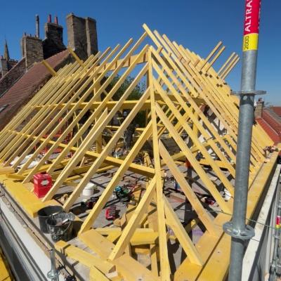 Sur ce chantier nous avons réaliser une charpente traditionnelle avec la création de 3 A de ferme la création de 3 chevêtres pour velux, une lucarne pour un passage sur la terrasse et un plancher en dalles osb sur gitage bois 1