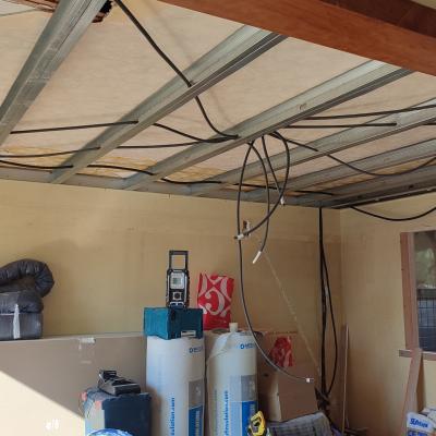 réalisation des faux plafond, pose d'un châssis vitrée, pose de cloisons 5