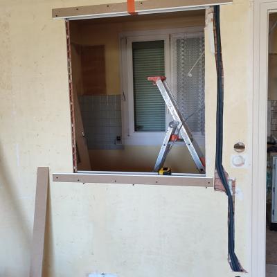 réalisation des faux plafond, pose d'un châssis vitrée, pose de cloisons 2