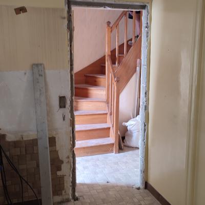 réalisation des faux plafond, pose d'un châssis vitrée, pose de cloisons 3